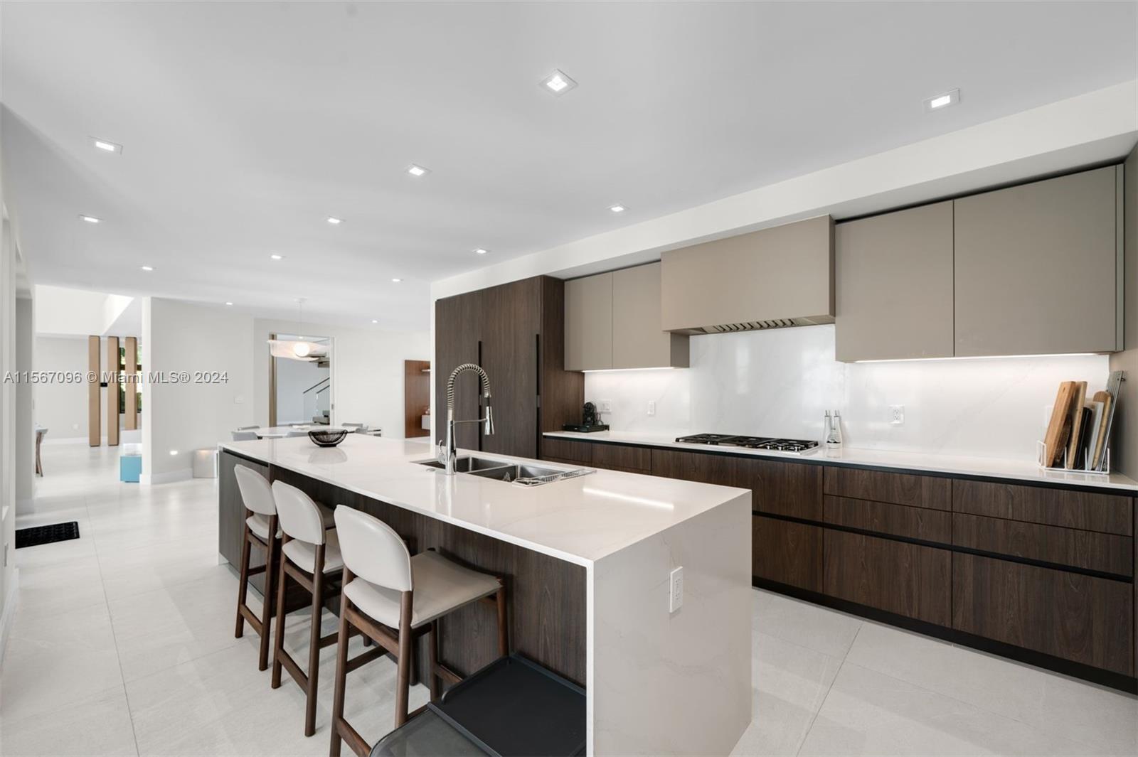 GOLDEN BEACH SEC E - Residential