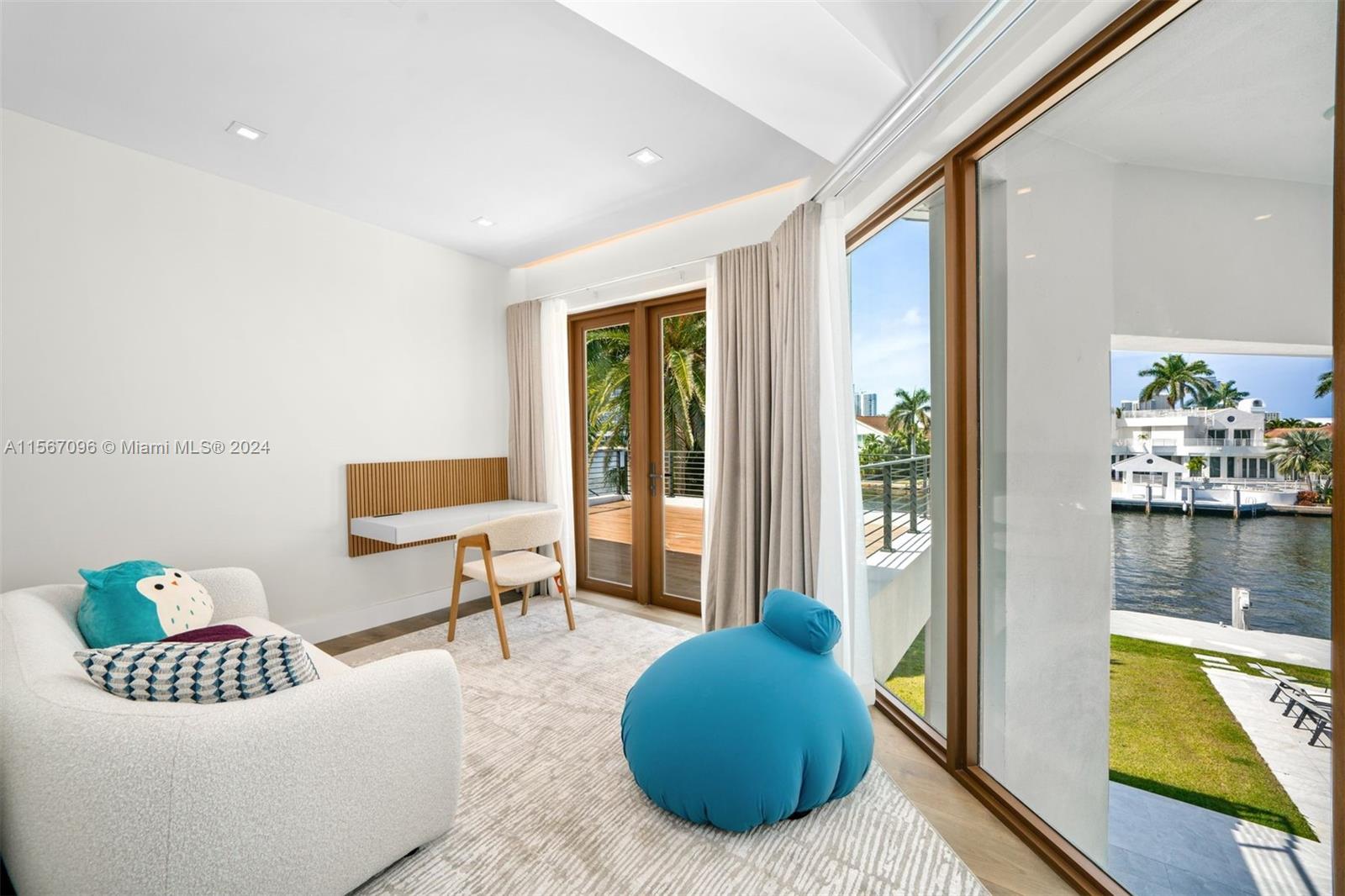GOLDEN BEACH SEC E - Residential