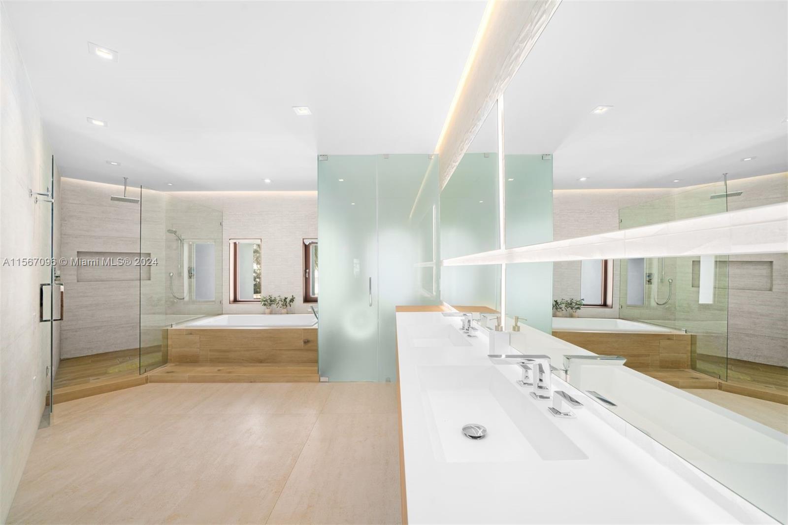 GOLDEN BEACH SEC E - Residential