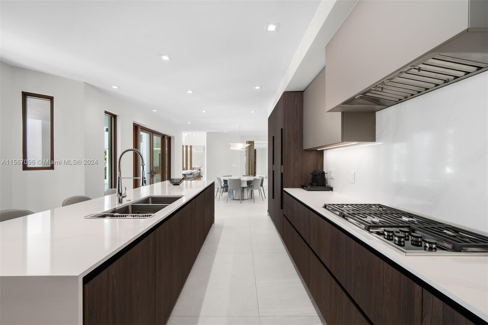 GOLDEN BEACH SEC E - Residential