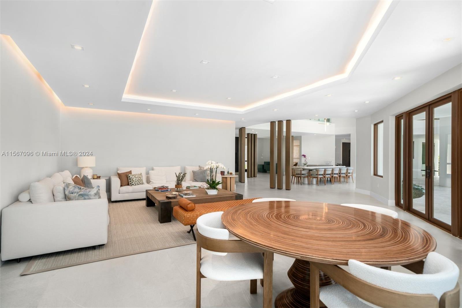 GOLDEN BEACH SEC E - Residential