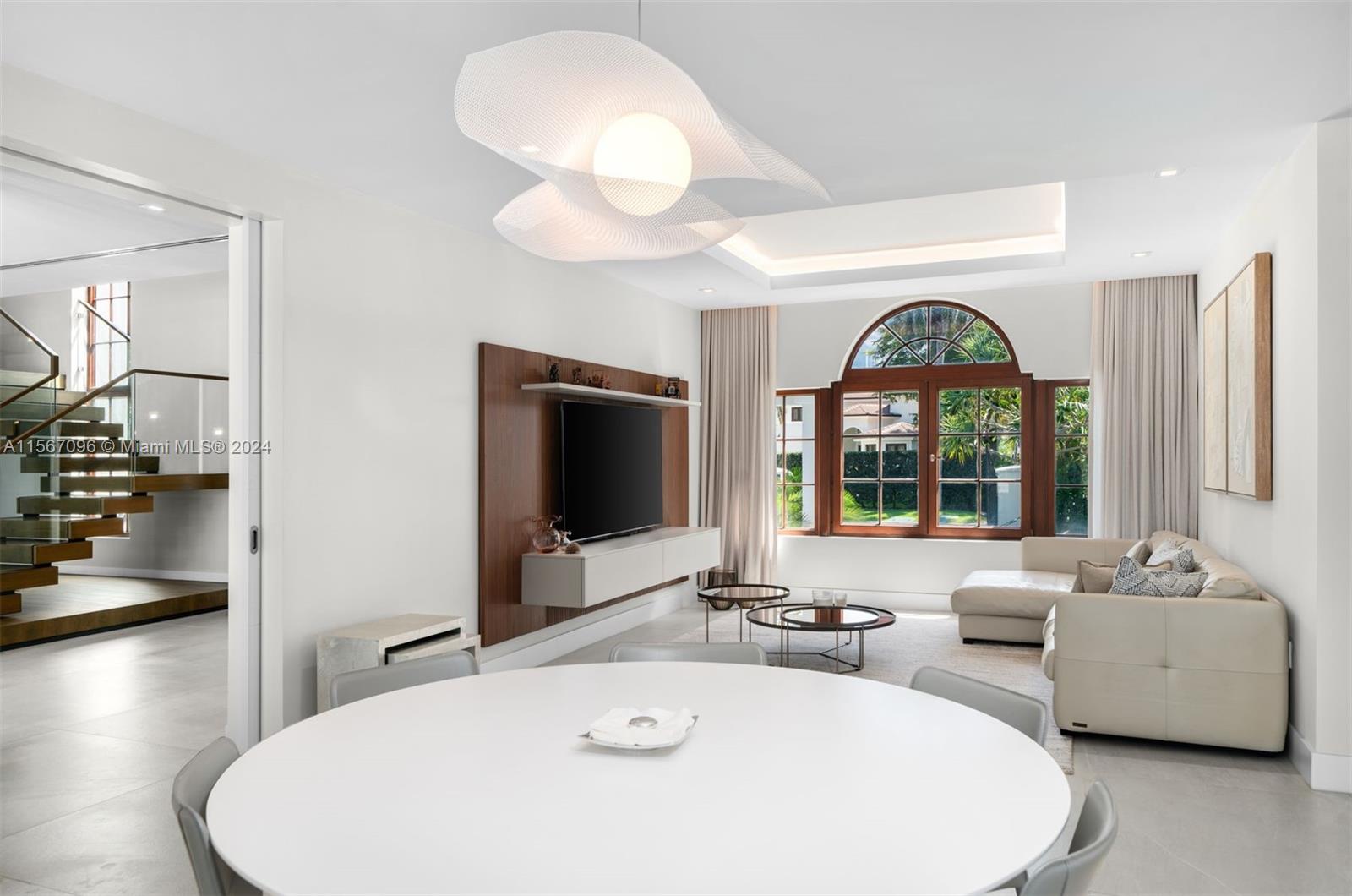 GOLDEN BEACH SEC E - Residential