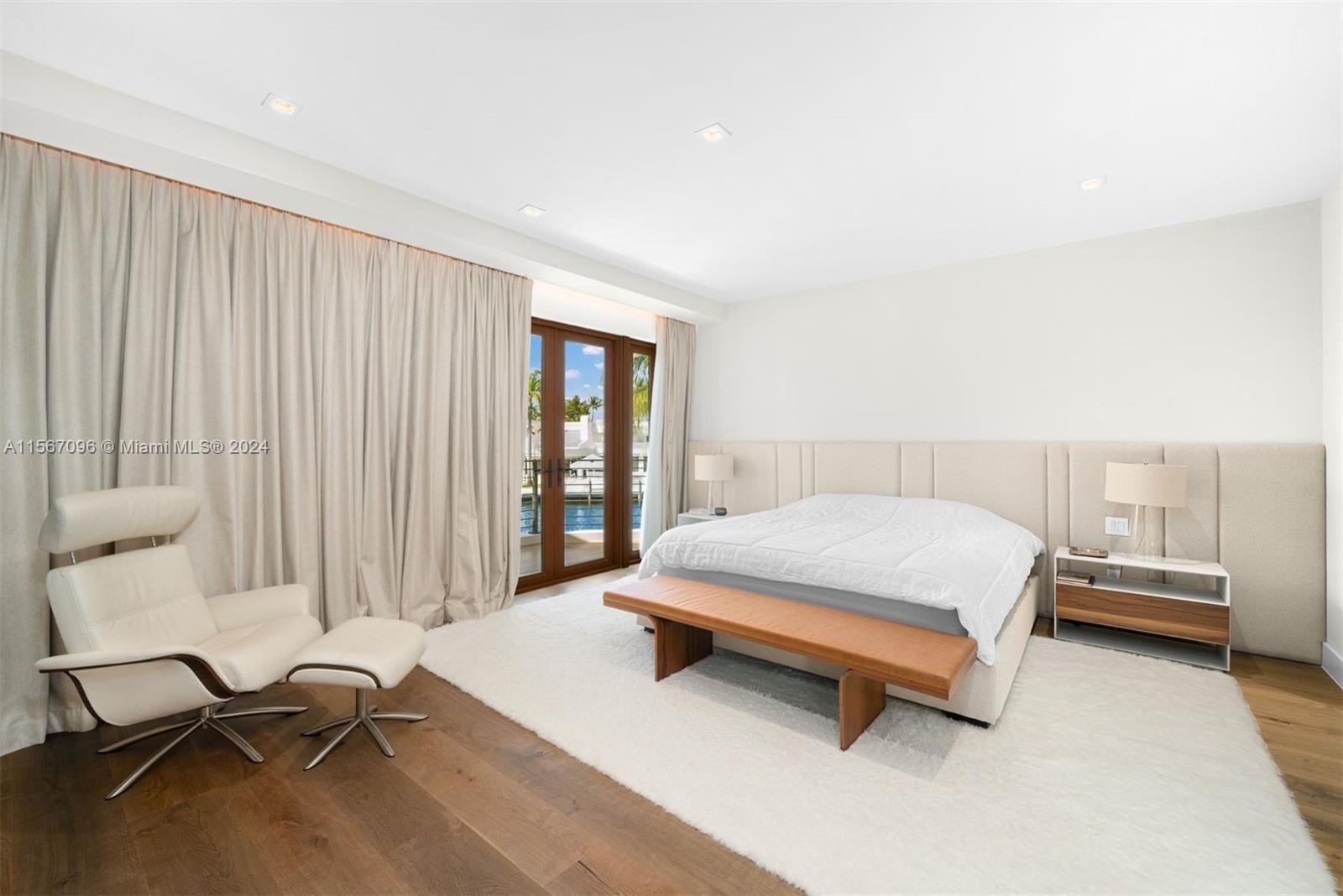 GOLDEN BEACH SEC E - Residential