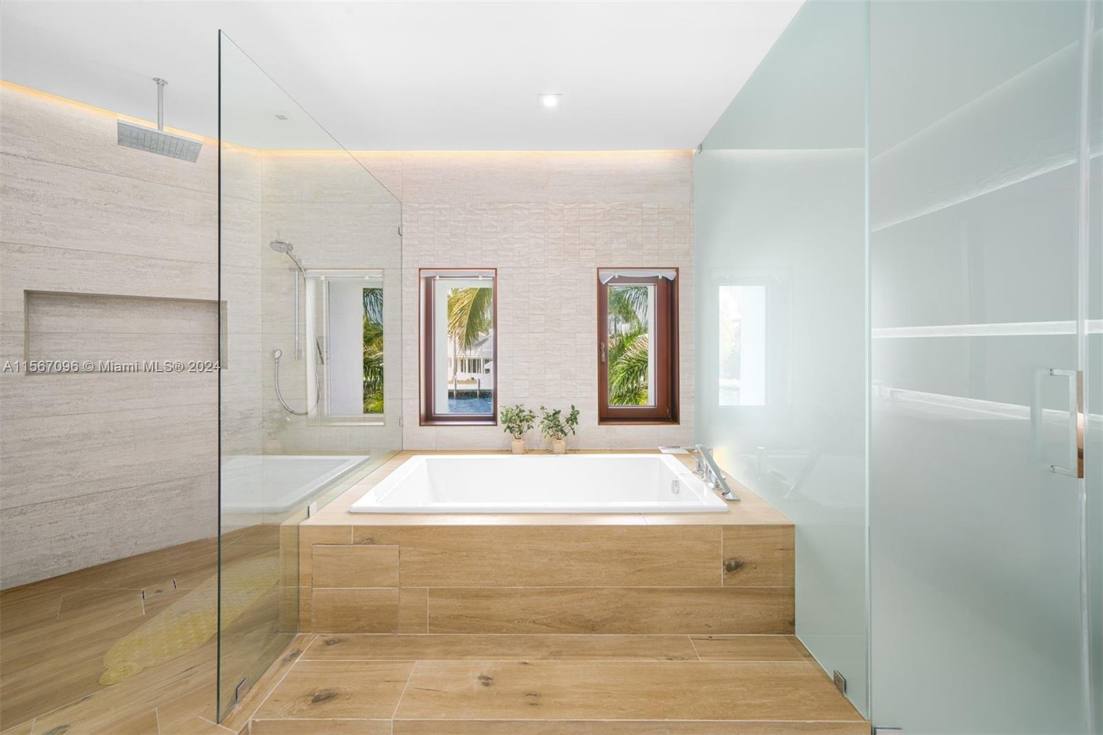 GOLDEN BEACH SEC E - Residential