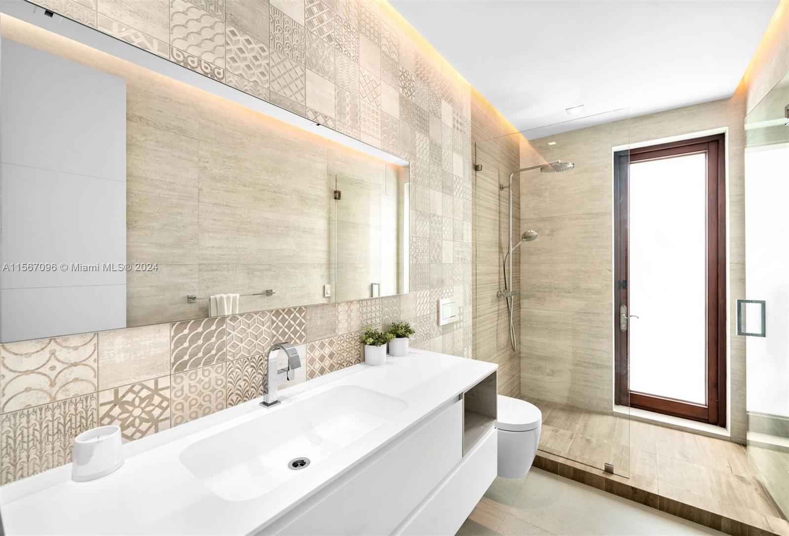 GOLDEN BEACH SEC E - Residential