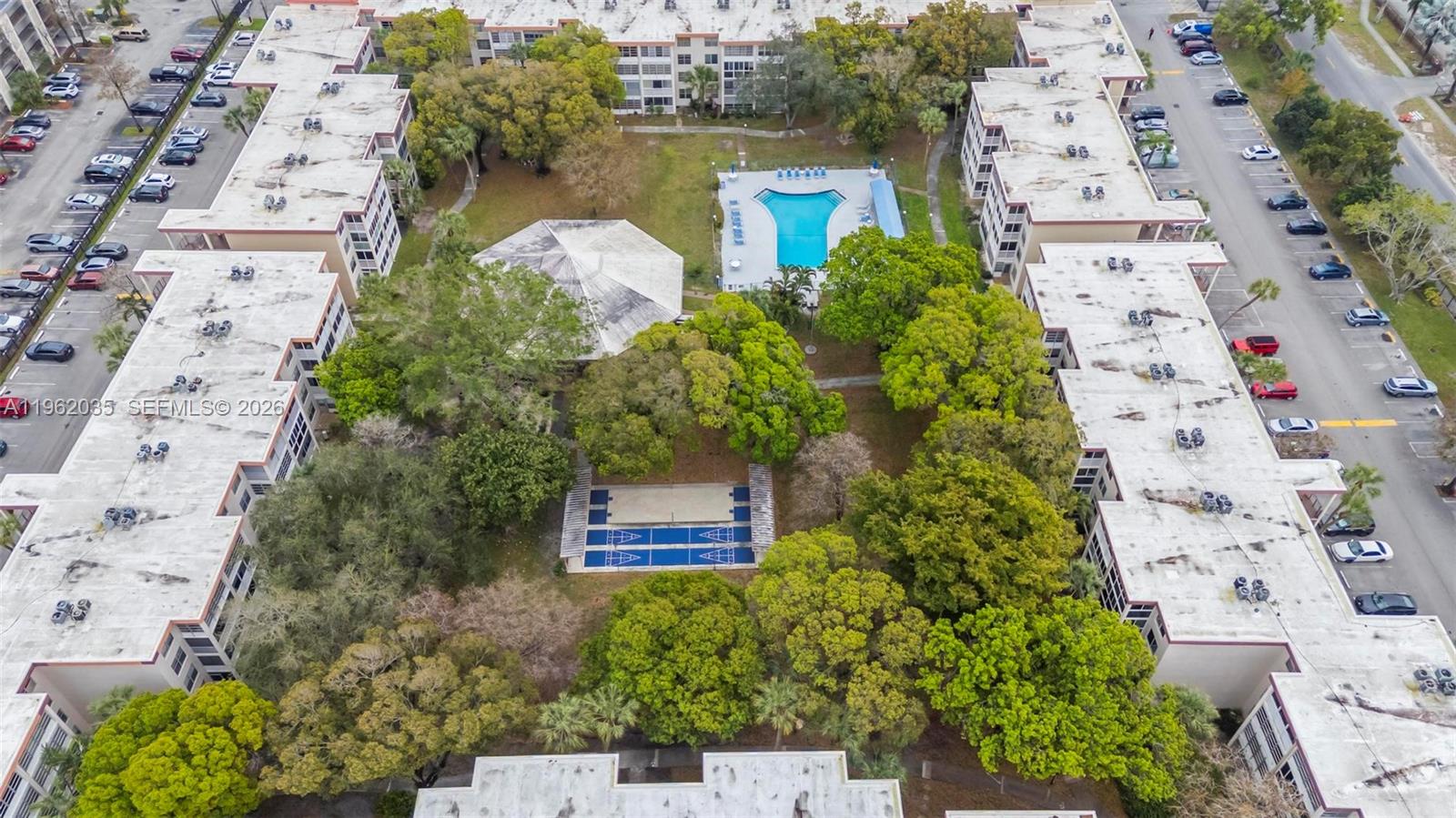 CYPRESS CHASE CONDO NO 8 - Residential
