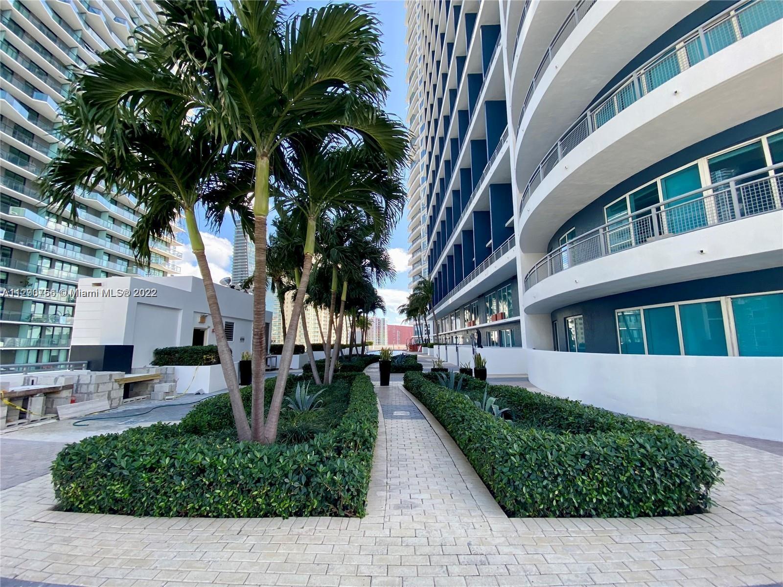 INFINITY AT BRICKELL - Residential