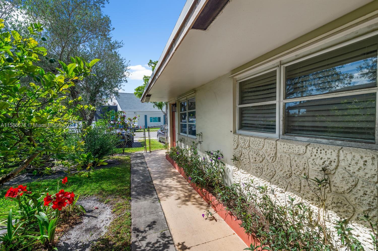 HOLLYWOOD BEACH GARDENS - Residential Lease