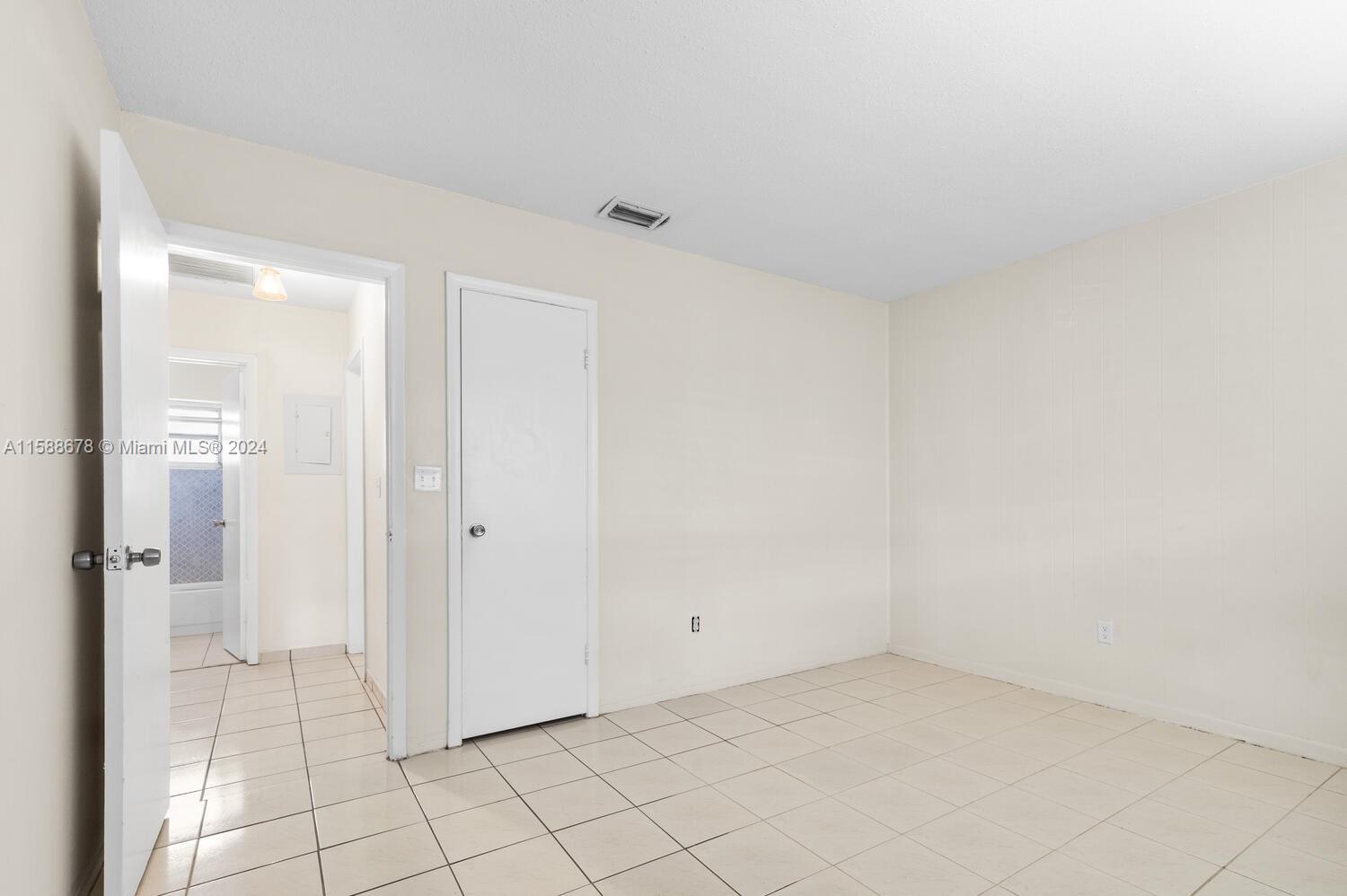 HOLLYWOOD BEACH GARDENS - Residential Lease