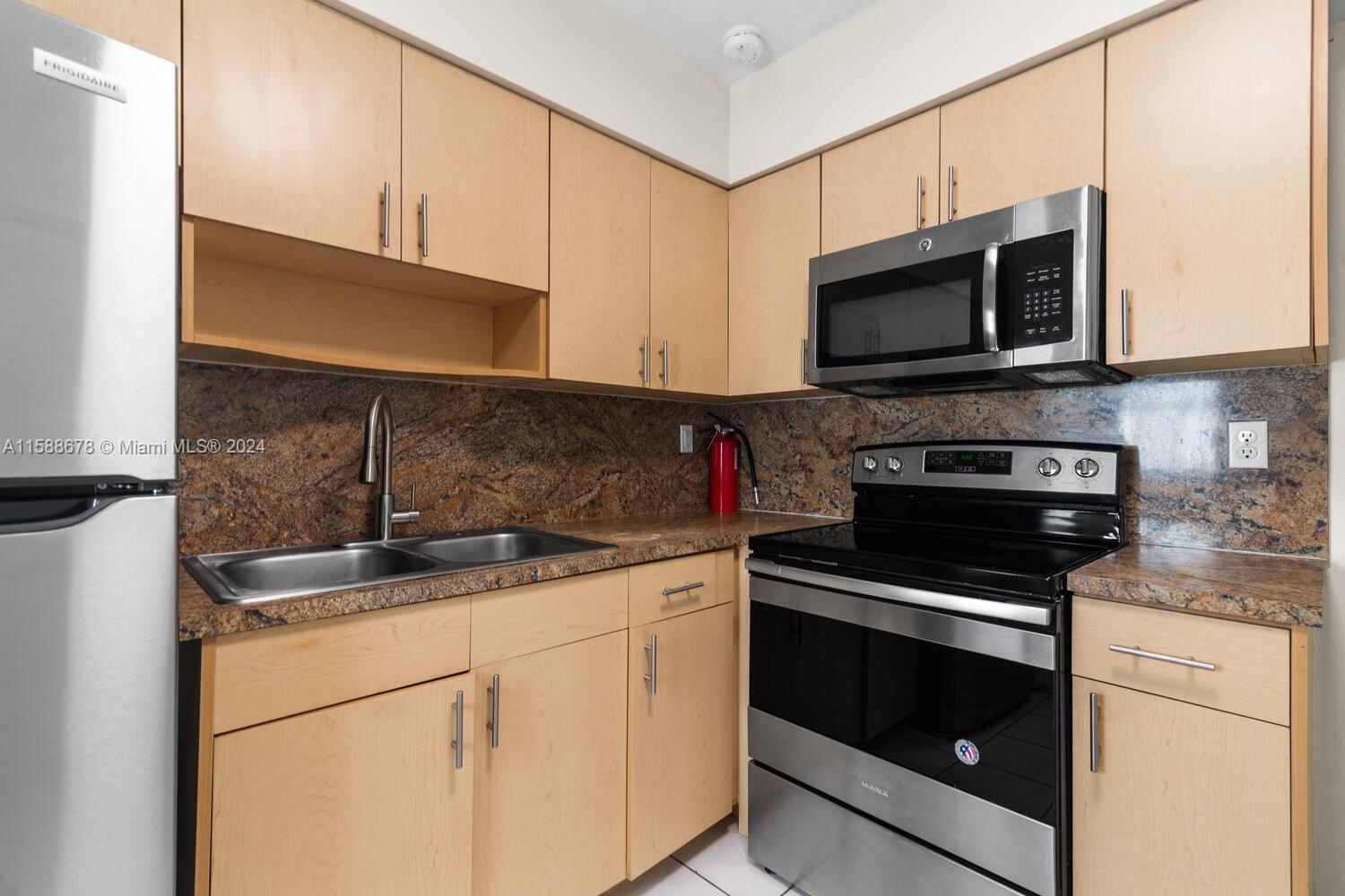 HOLLYWOOD BEACH GARDENS - Residential Lease
