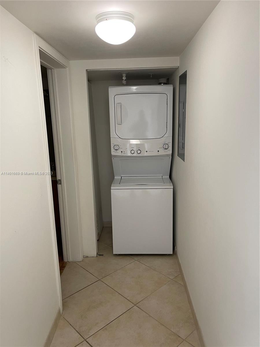 BREEZE CONDO - Residential Lease