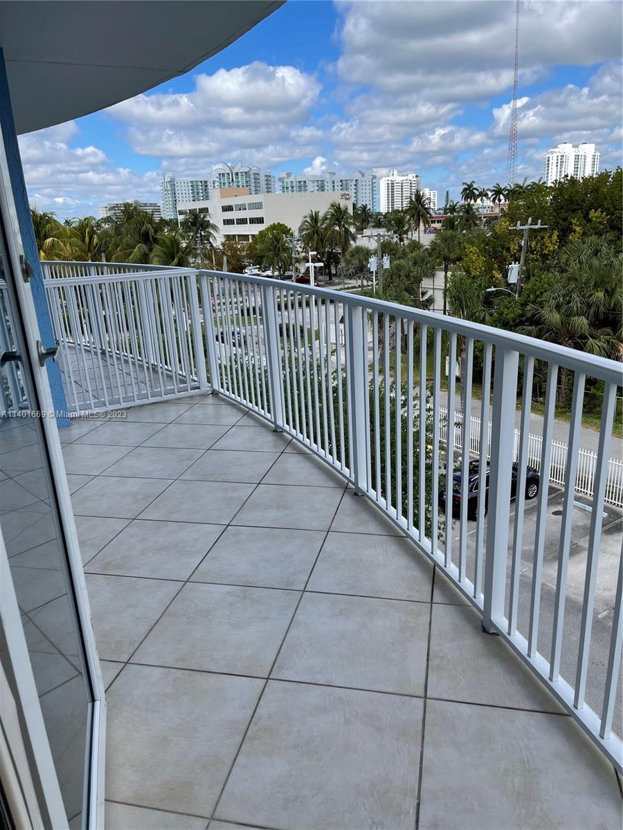 BREEZE CONDO - Residential Lease