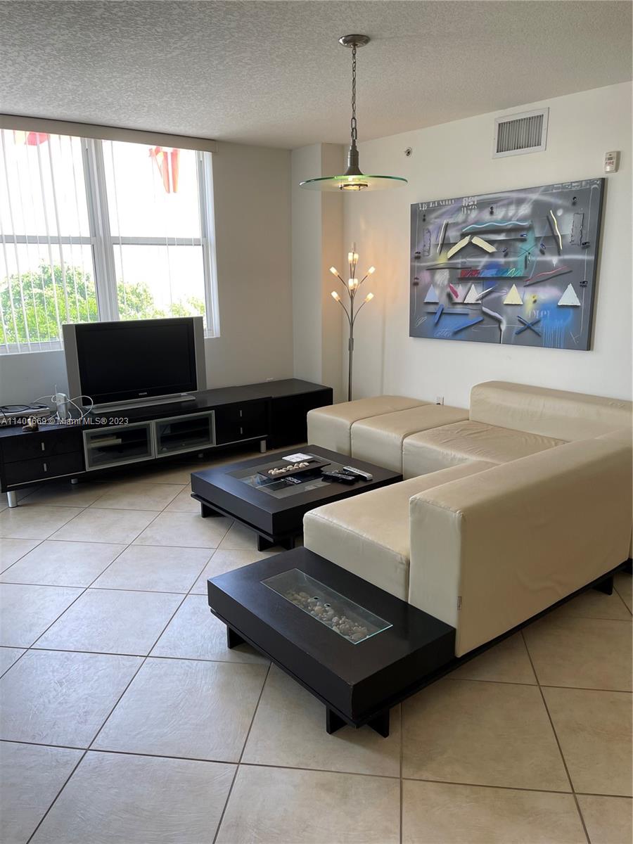 BREEZE CONDO - Residential Lease