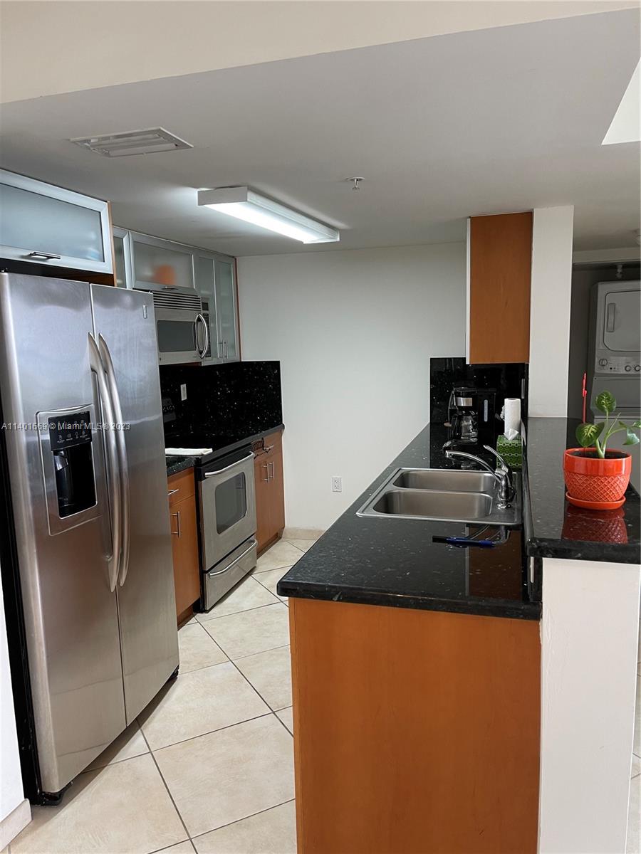 BREEZE CONDO - Residential Lease