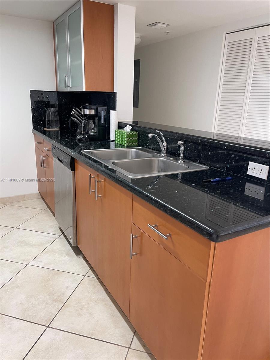BREEZE CONDO - Residential Lease