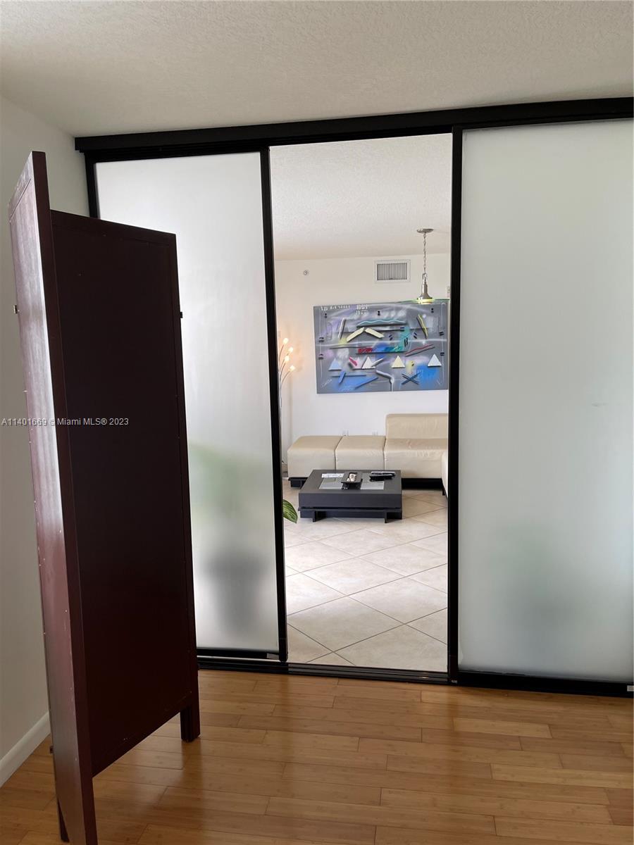 BREEZE CONDO - Residential Lease