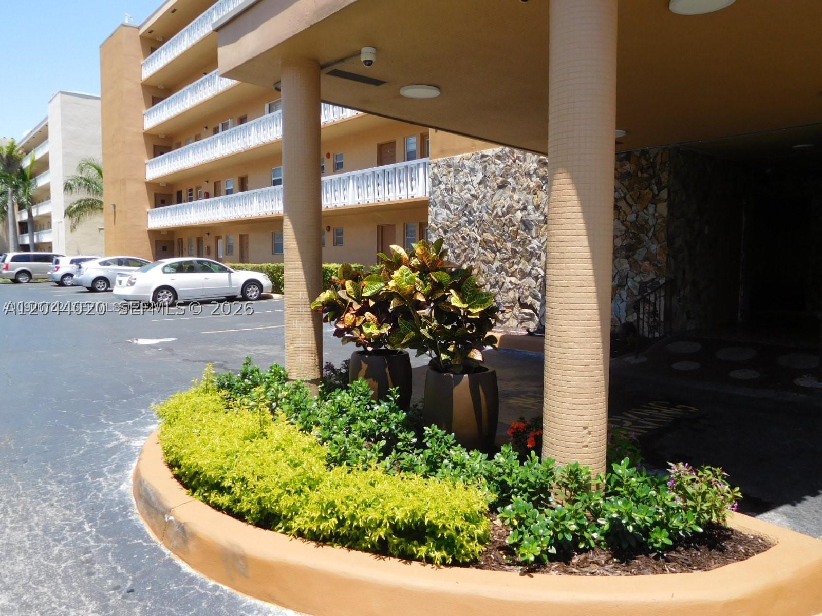 MEADOWBROOK TOWERS CONDO - Residential