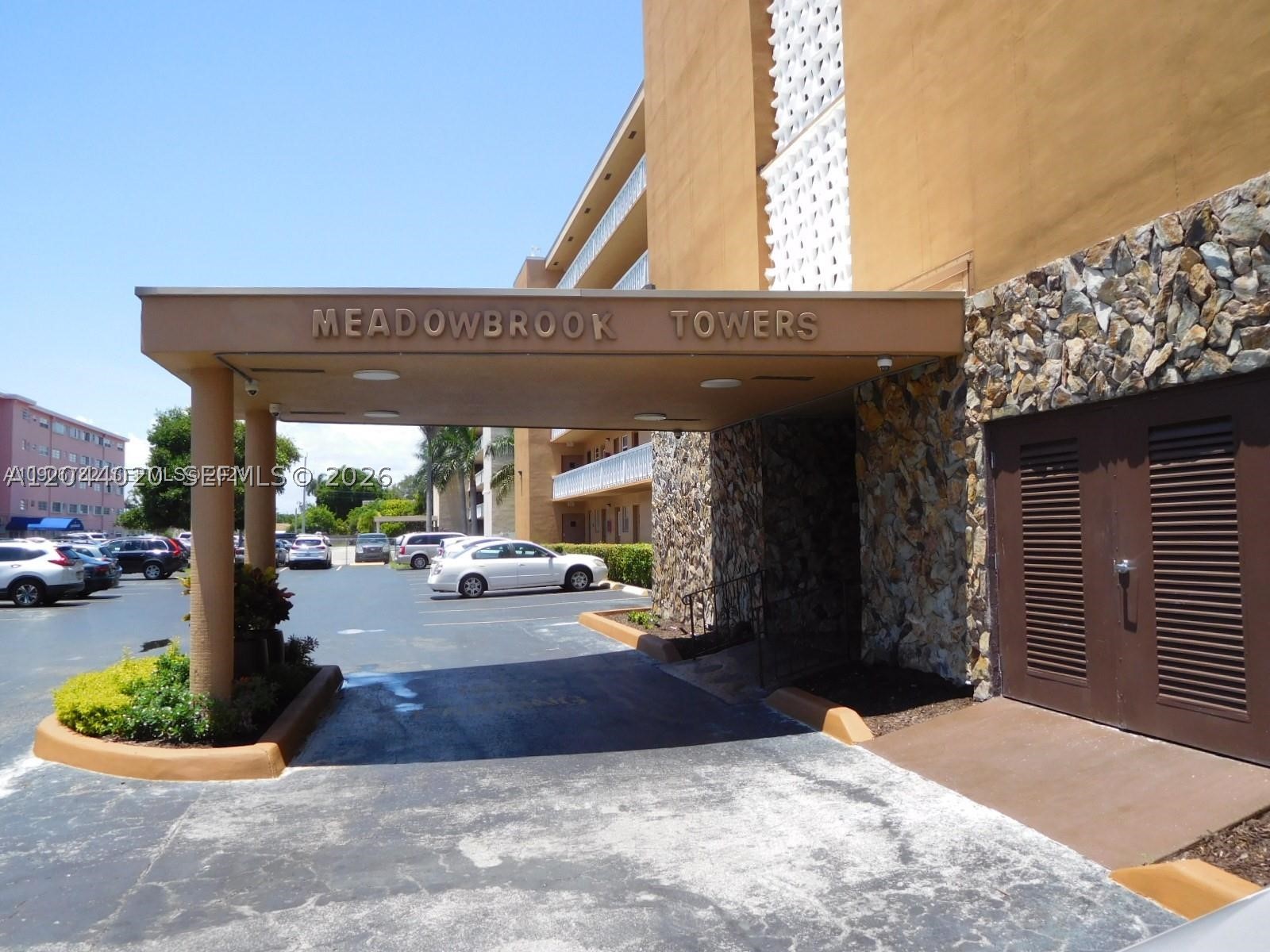 MEADOWBROOK TOWERS CONDO - Residential