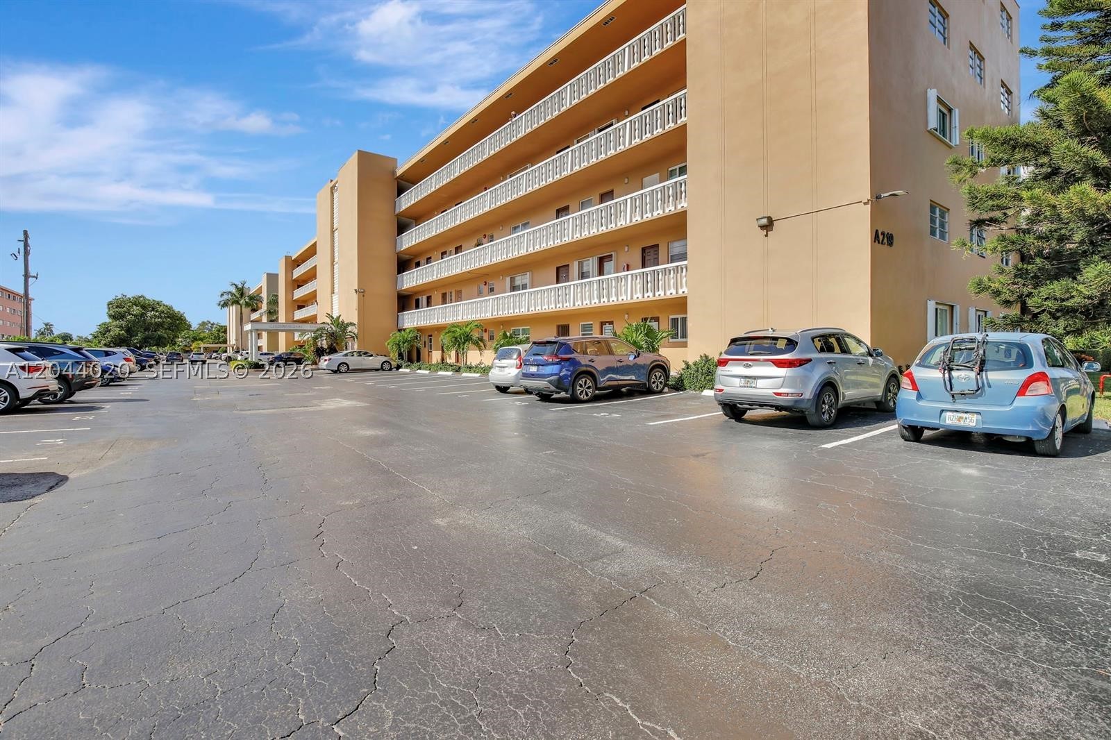 MEADOWBROOK TOWERS CONDO - Residential