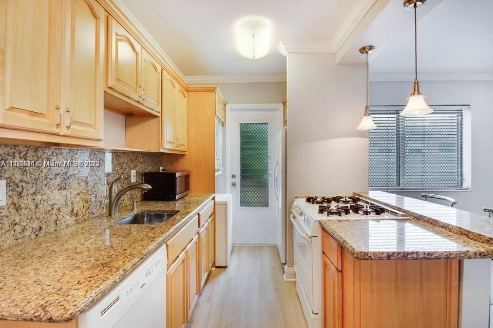 GOLDEN DREAMS CONDO - Residential
