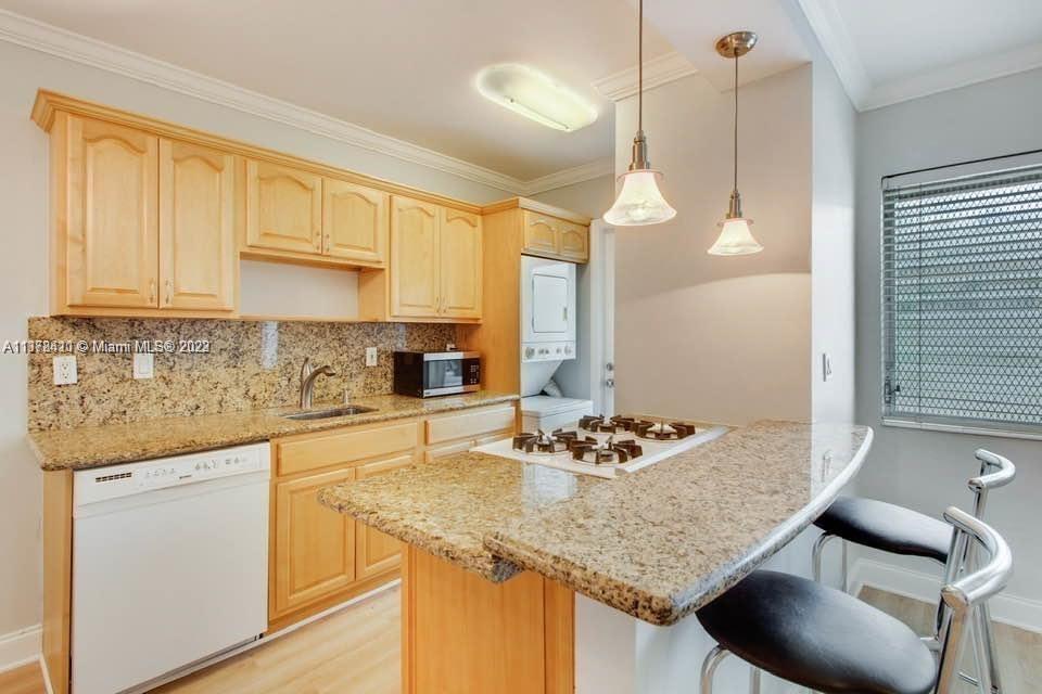 GOLDEN DREAMS CONDO - Residential