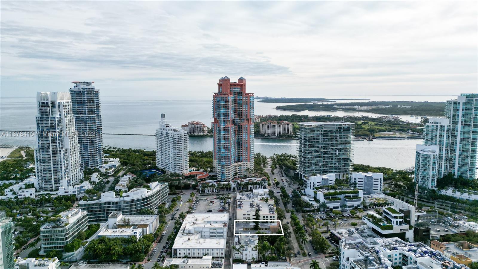 GOLDEN DREAMS CONDO - Residential