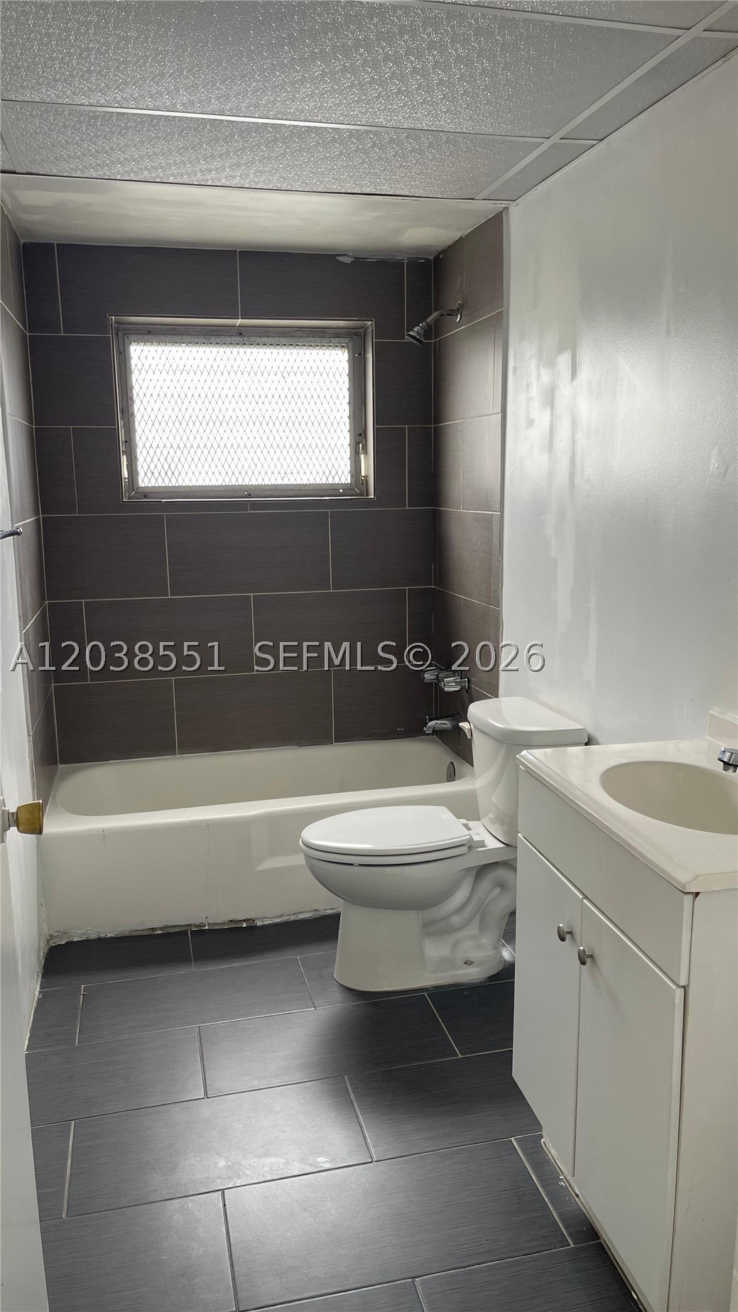 SUTTON HOUSE CONDO - Residential Lease