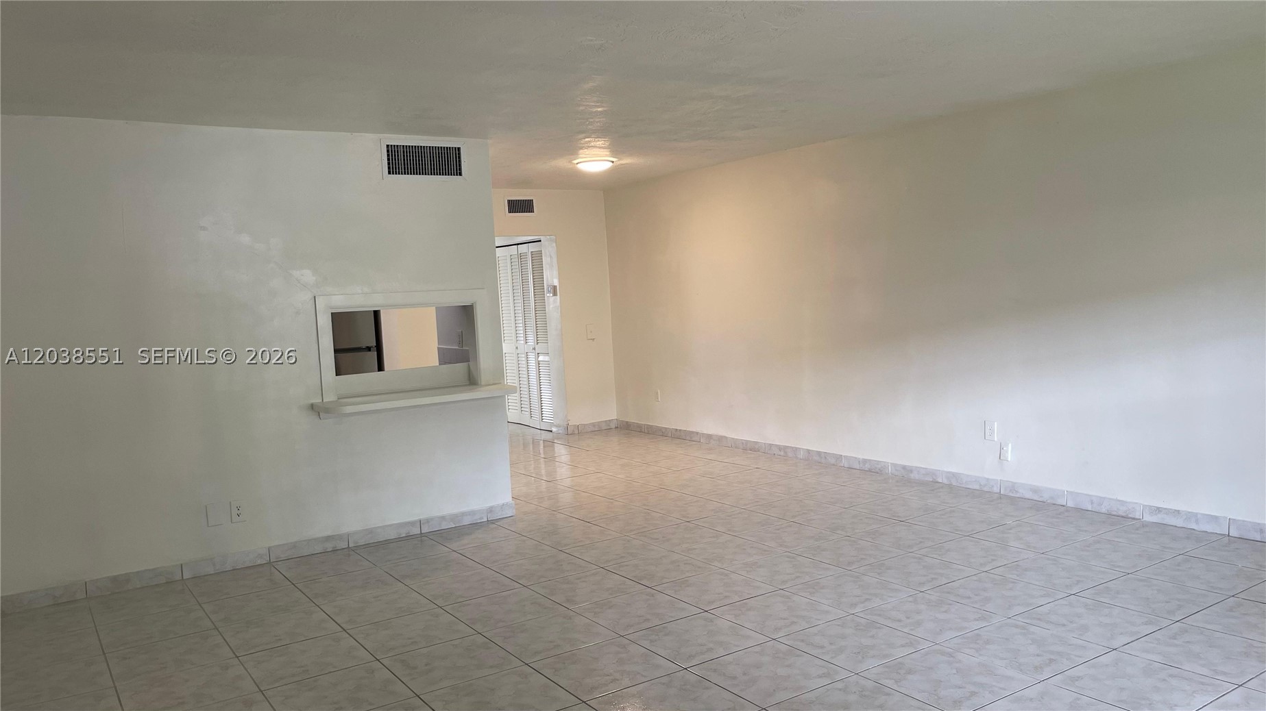 Spacious 1-bed 1-bath apartment on the 1st floor in the best location. Tennis courts, pool, gym, tile floors, and more, 15 minutes from the beach.