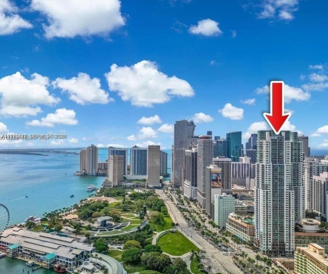 Leased through September 2026 — income-producing with luxury appeal2 floor loft.
Experience elevated urban living at Vizcayne Tower while securing a prime investment in the heart of Downtown Miami. This stunning split-level 1-bedroom, 1.5-bath loft offers approximately 900 sq. ft. of beautifully furnished living space featuring wood floors, soaring ceilings, and stainless steel appliances.
Fully turn-key with a tenant in place, this property combines immediate rental income with long-term upside. Flexible rental policy allows up to 12 leases per year, making it ideal for short-term or annual rental strategies
Enjoy resort-style amenities including three pools, state-of-the-art fitness center, spa, sauna, clubhouse, assigned indoor parking, and 24/7 security.
Unbeatable location directly across from the Kaseya Center and just steps from Bayside Marketplace, waterfront dining, shopping, and Metromover access to Brickell and Edgewater.Next to the talest building Waldorf Astoria Hotel & Residences Miami

A rare opportunity to own a luxury residence and high-demand income property in one of Miami’s most dynamic neighborhoods. tenante occupied . 48 h notice for showing.