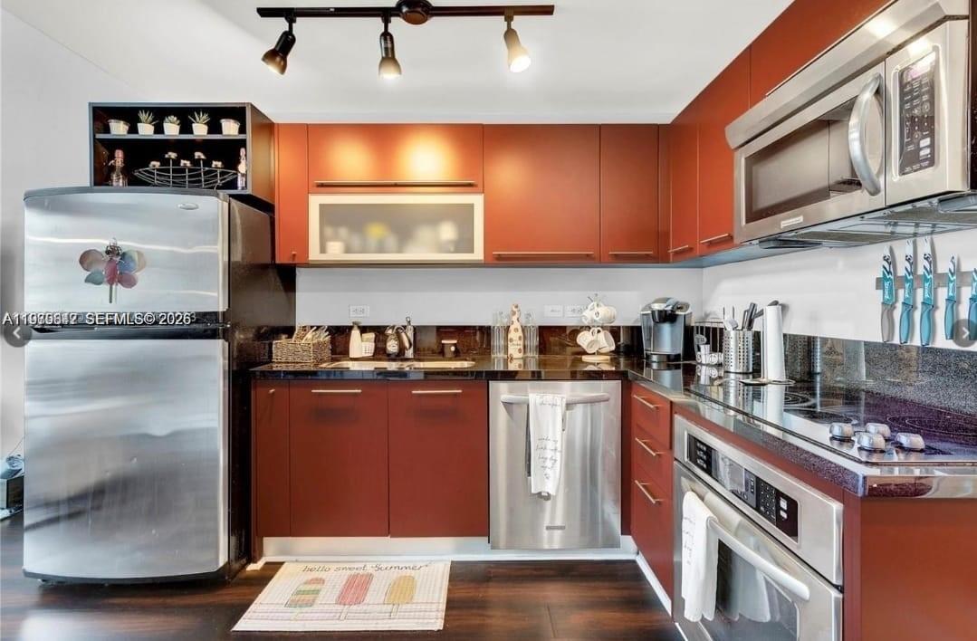 VIZCAYNE NORTH CONDO - Residential