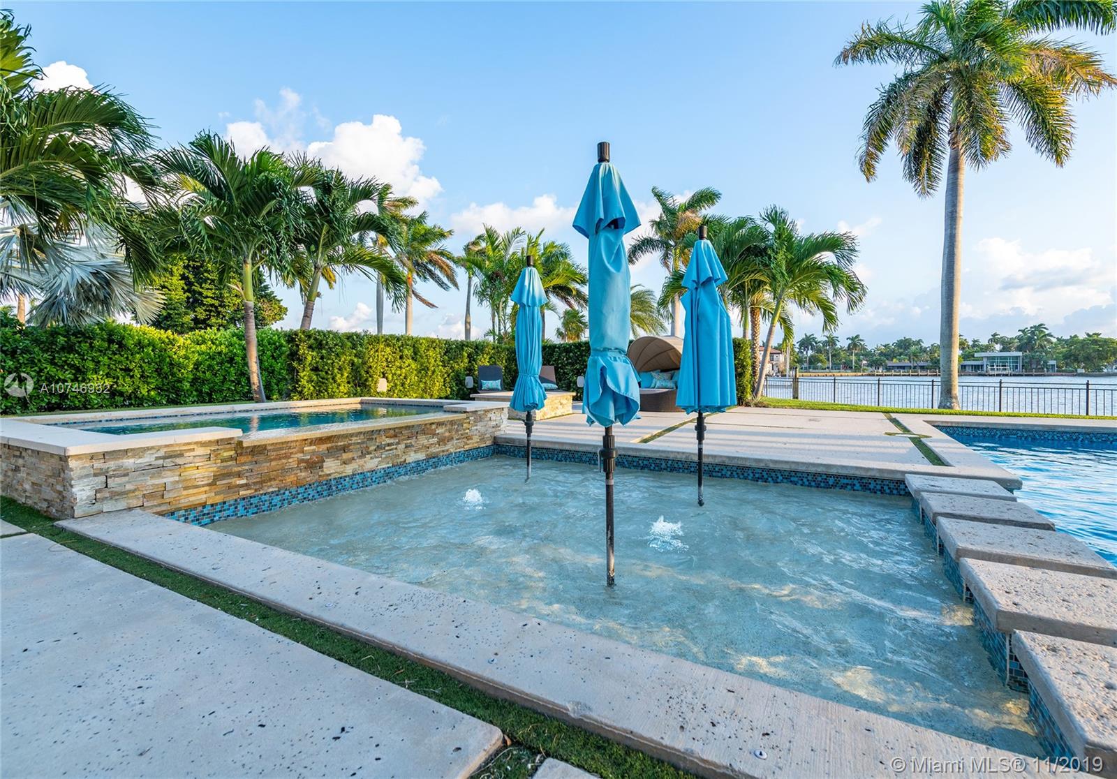 HOLLYWOOD LAKES SEC - Residential