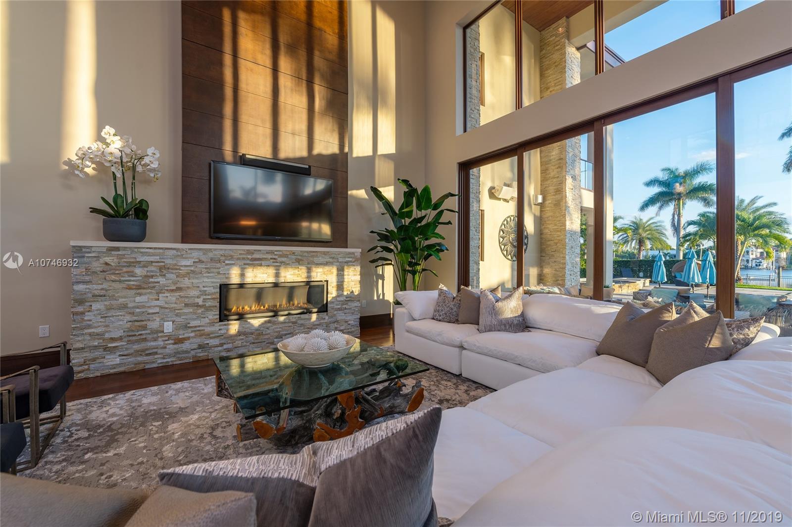HOLLYWOOD LAKES SEC - Residential