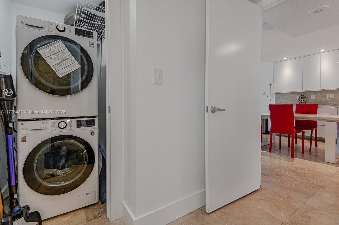RONEY PALACE CONDO - Residential