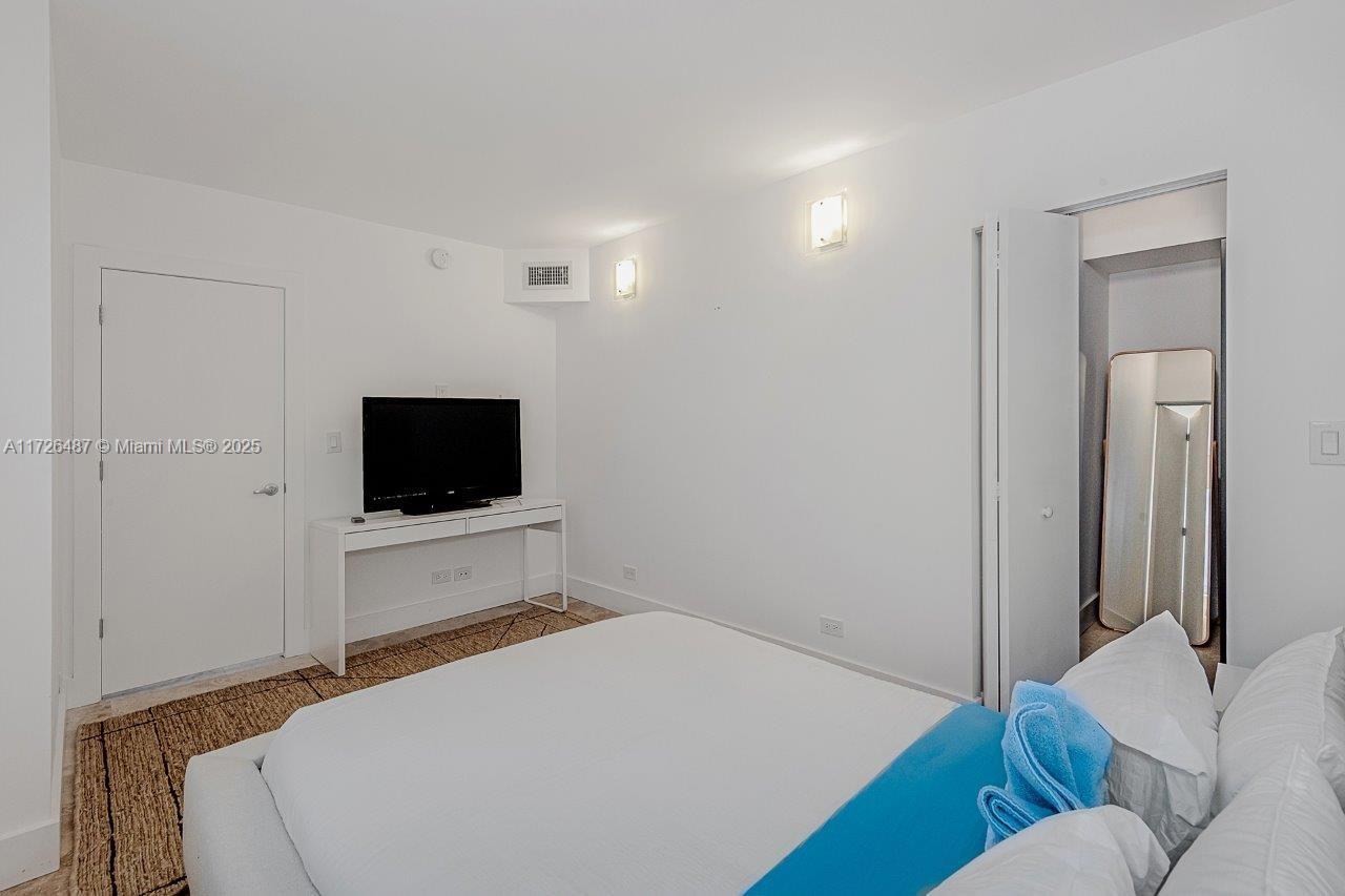 RONEY PALACE CONDO - Residential