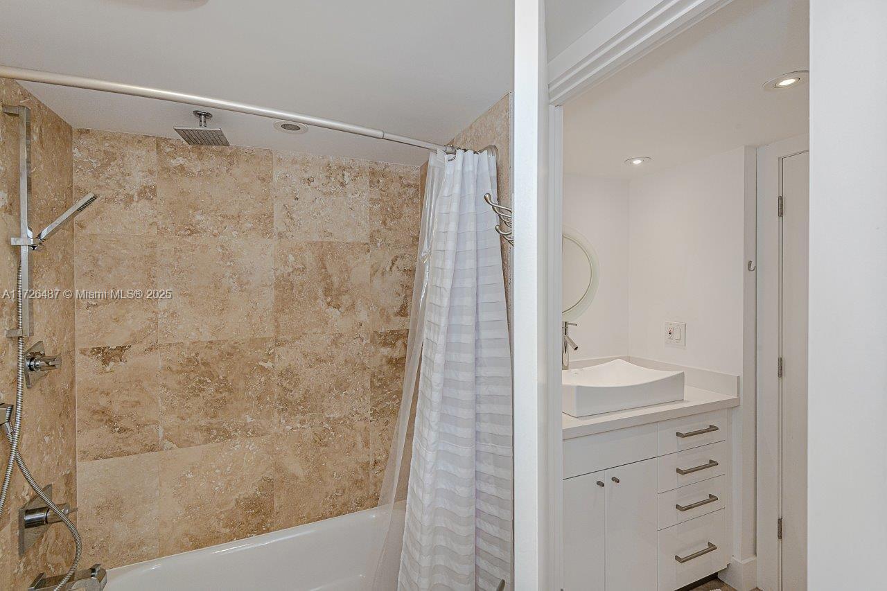 RONEY PALACE CONDO - Residential