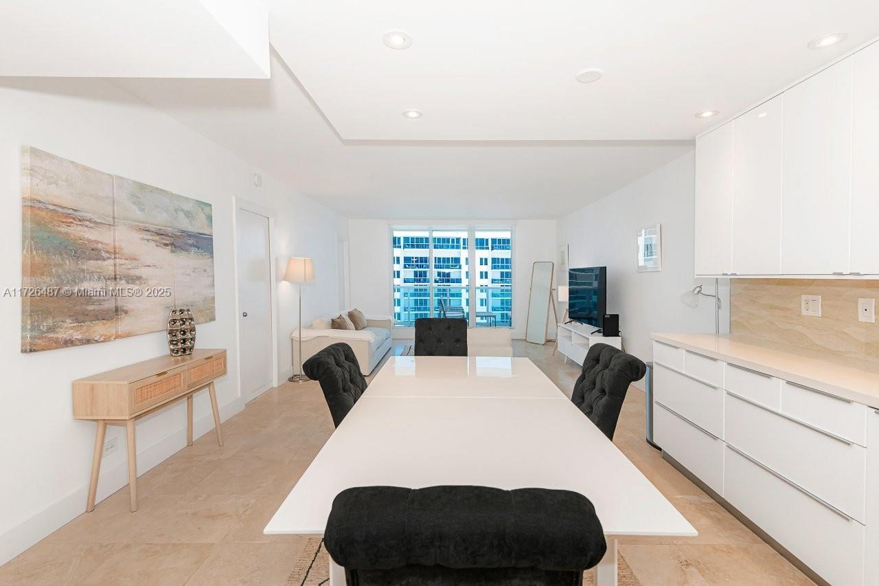 RONEY PALACE CONDO - Residential