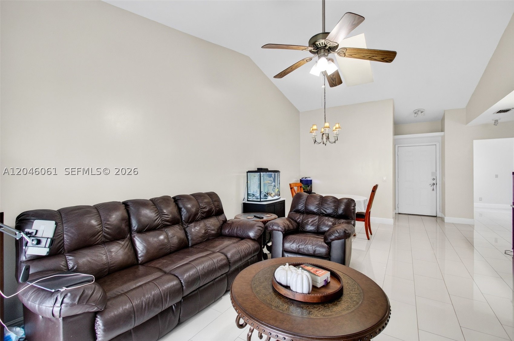 ISLAND CLUB - Residential