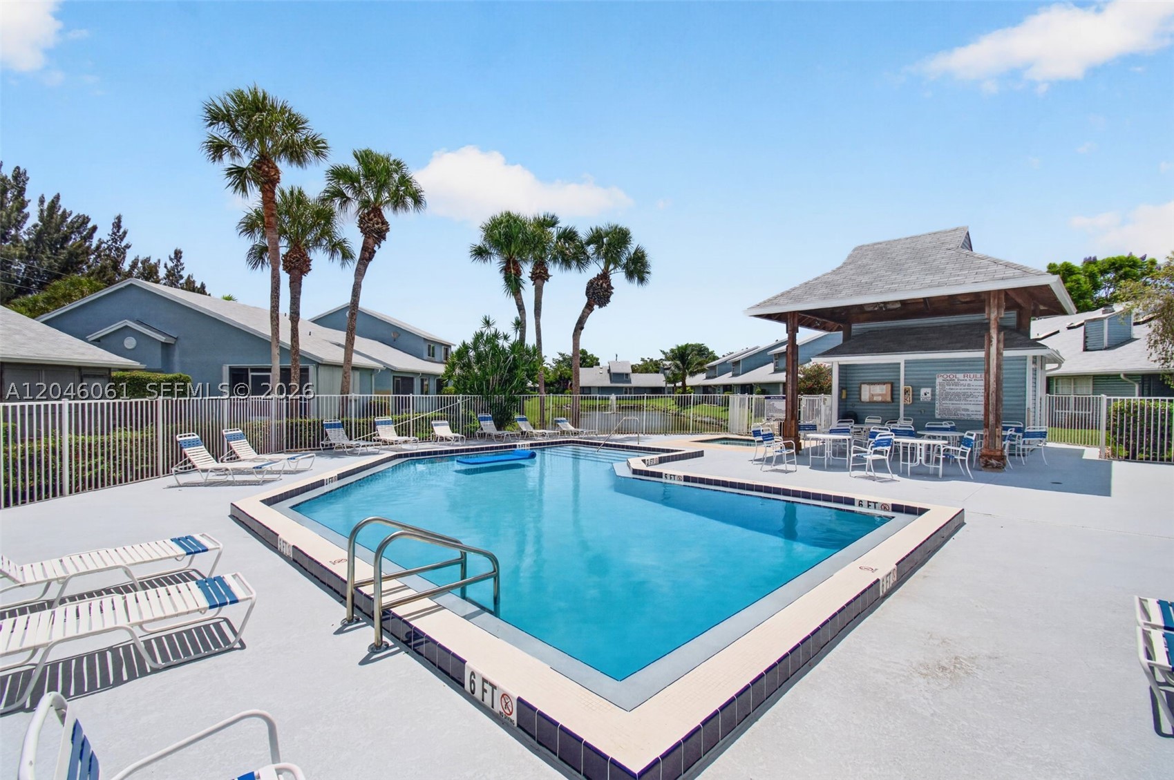 ISLAND CLUB - Residential