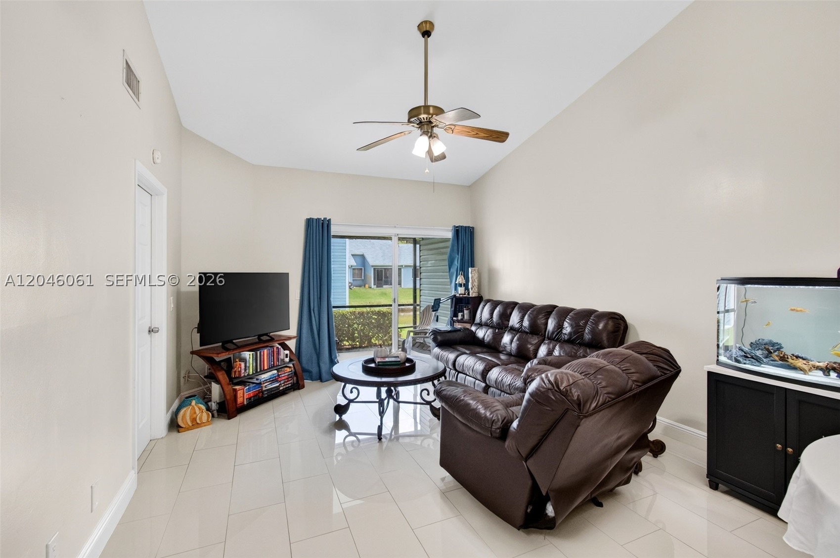 ISLAND CLUB - Residential