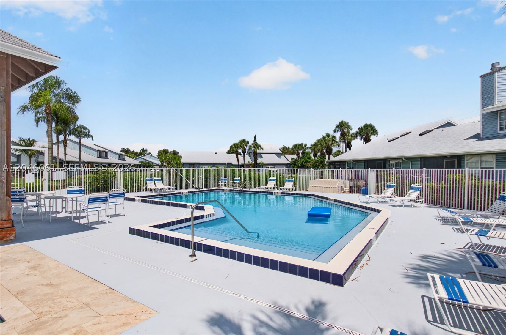 ISLAND CLUB - Residential
