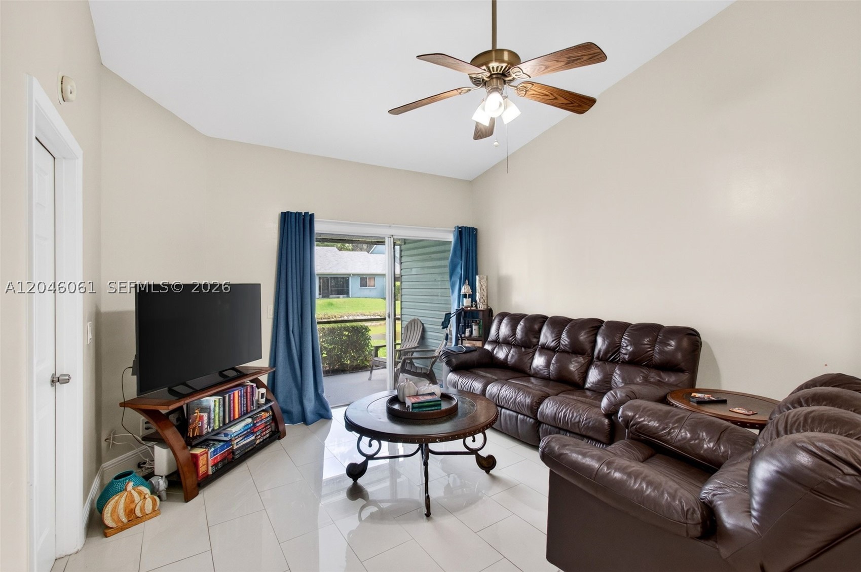 ISLAND CLUB - Residential