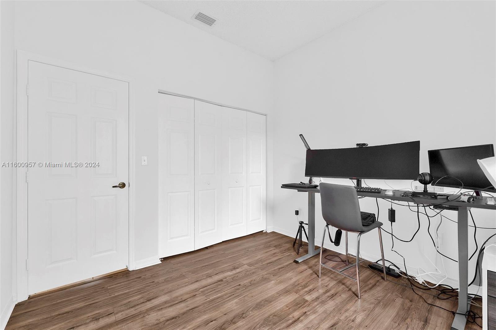 KEYS-GATE NO 1 - Residential Lease
