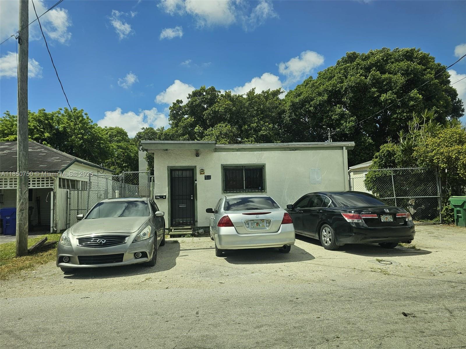 ROYAL PALM GARDENS - Residential