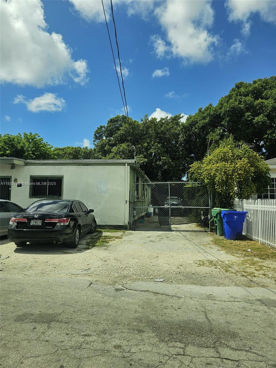 ROYAL PALM GARDENS - Residential