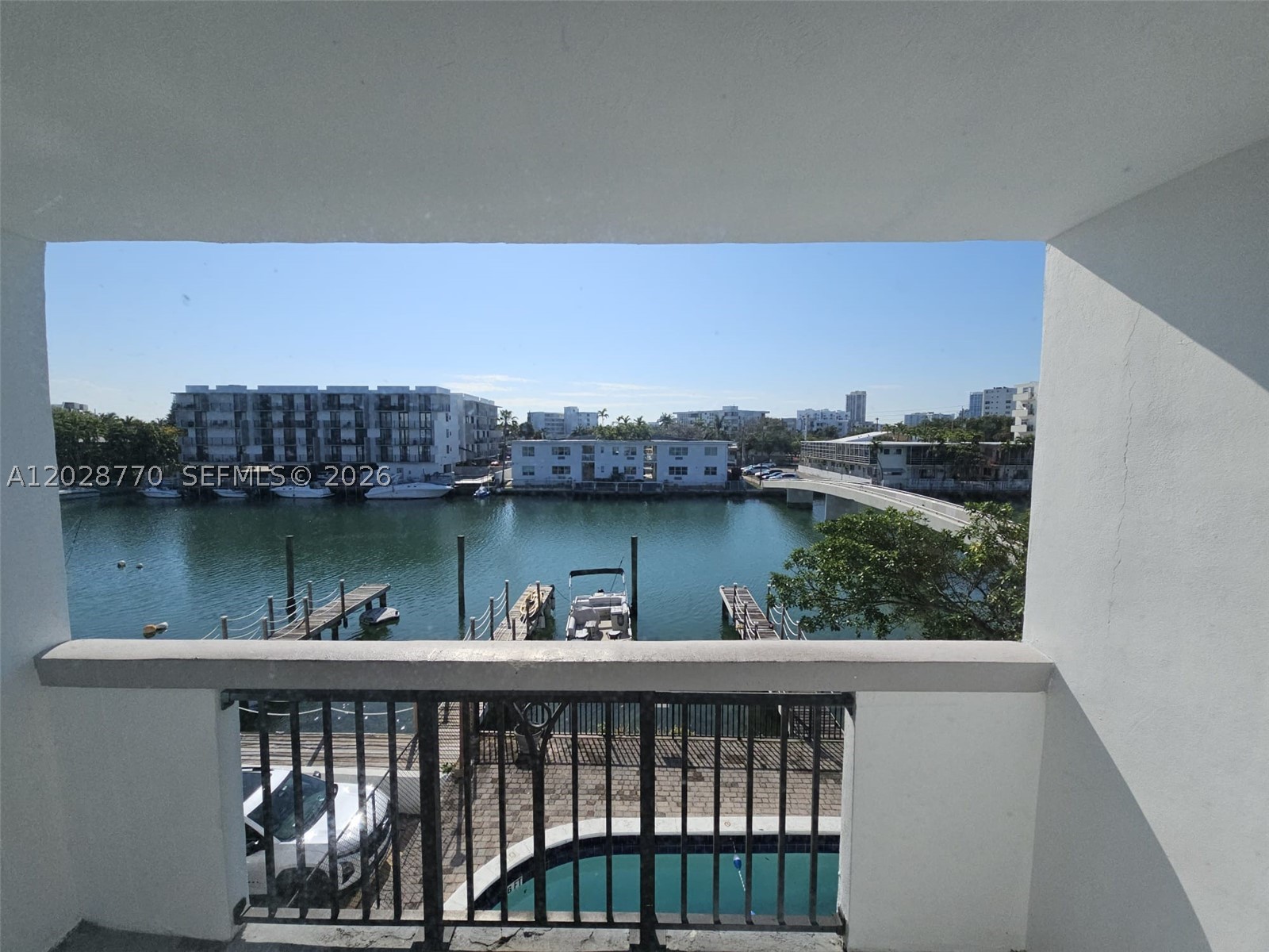 BISCAYNE BCH SUB - Residential Lease