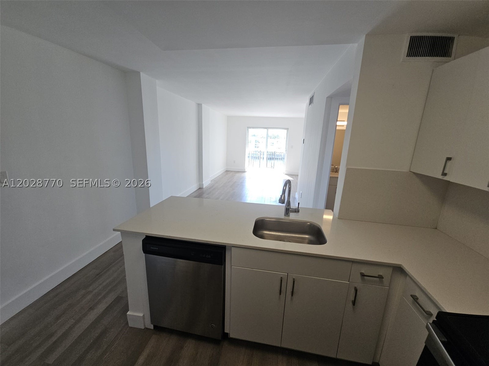 BISCAYNE BCH SUB - Residential Lease