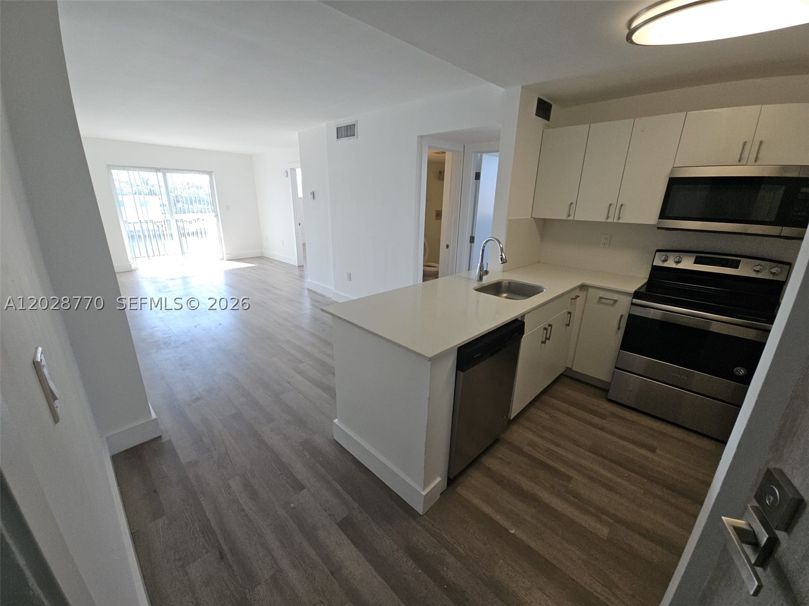 BISCAYNE BCH SUB - Residential Lease