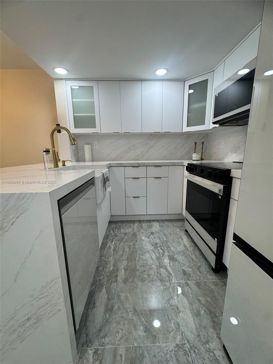 GABLES POINT CONDO I - Residential