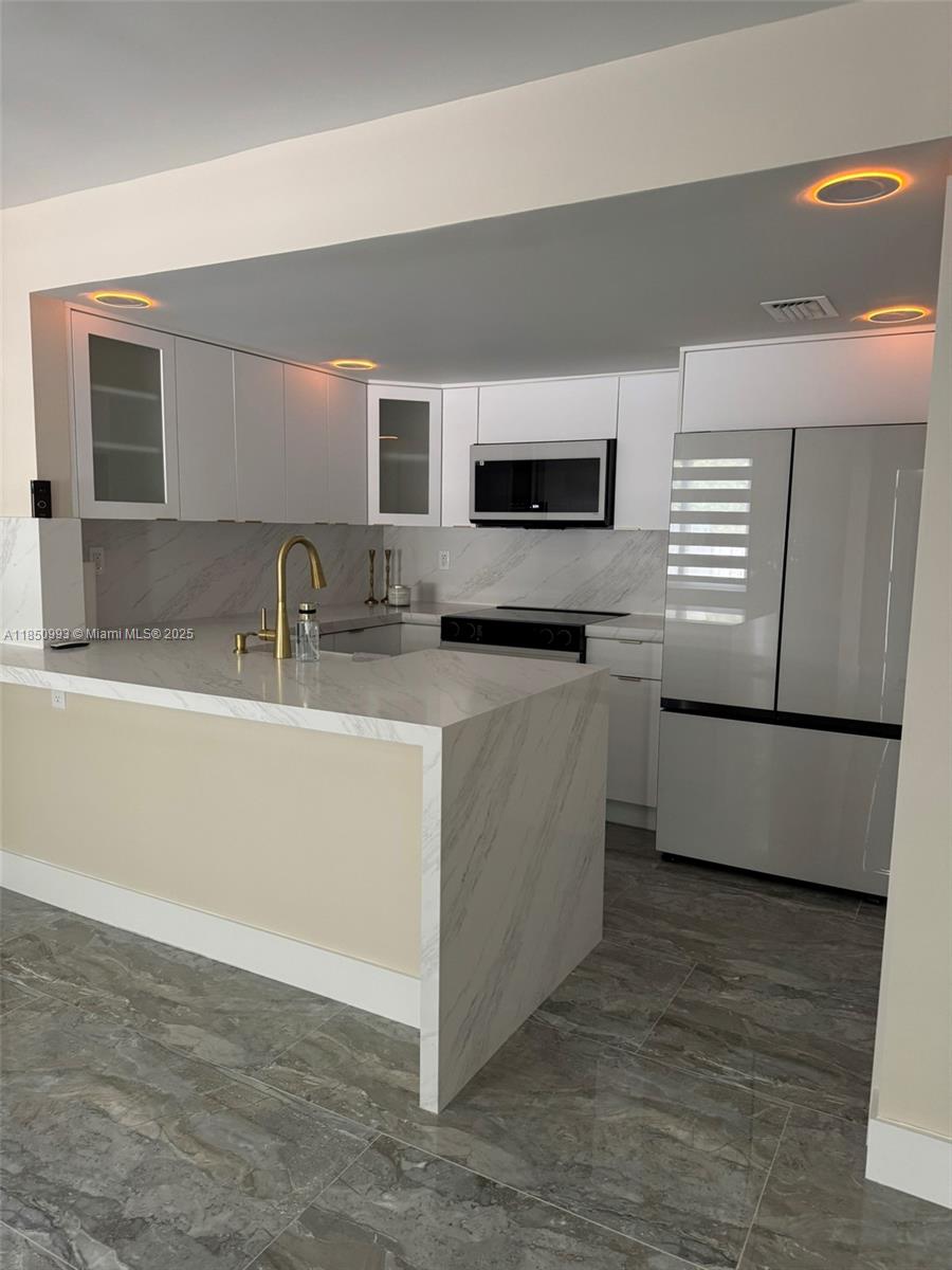 GABLES POINT CONDO I - Residential