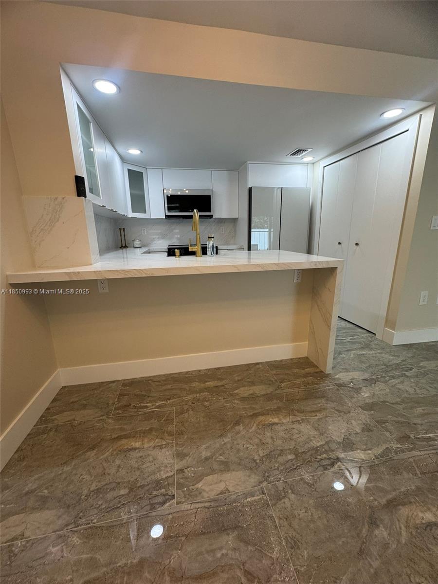 GABLES POINT CONDO I - Residential